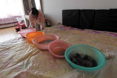 松原楼上漏水，住户失联，小区没物管，业主维权难！律师来支招……